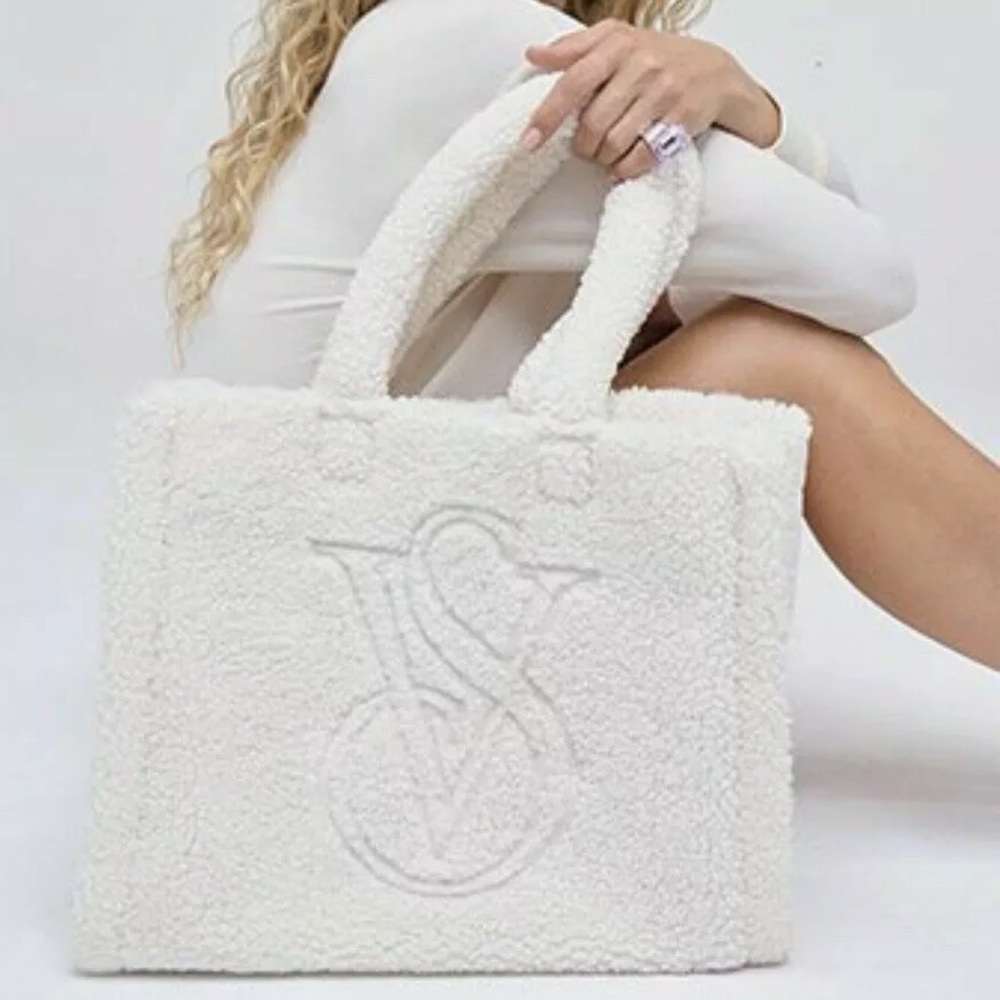 VS cozy fur tote new